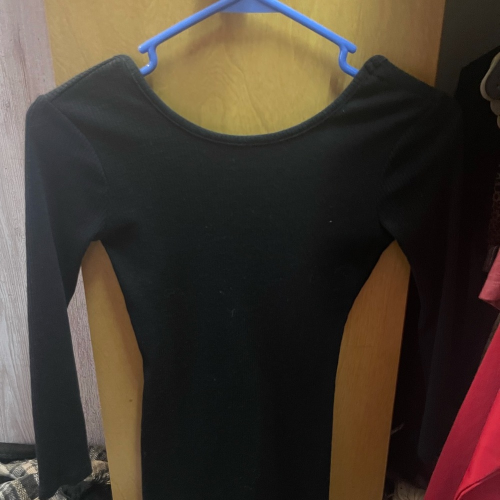 black bodycon dress